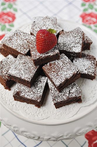 Brownies-huge recipe for a crowd, bake in a jelly roll pan Brownies For A Crowd, Cake Like Brownies, Jelly Roll Pan, Brownie Recipe, Köstliche Desserts, Food For A Crowd, Yummy Sweets, Yummy Foods, Chocolate Brownies