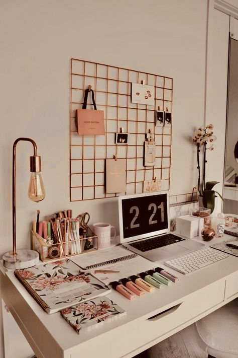 Asethic Desk, Aesthetic Work Desk Ideas, Work Desk Astethic, Desks Decoration Ideas, Office Desk Aesthetic Woman, Aesthetic Study Desk Ideas, Work Desk Aesthetic Office, Desk Astethic, Office Asthetics