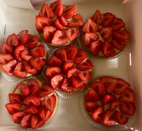 Strawberry Tarts Aesthetic, Strawberry Tart Aesthetic, Tarts Strawberry, Strawberry Heaven, Tart Strawberry, Strawberry Tarts, Strawberry Food, Strawberry Tart, Strawberry Desserts