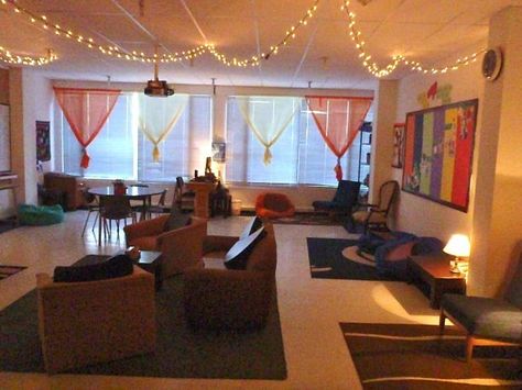 What would happen if we simply opened the doors and let the students go; if we let them walk out of the dim light of the overhead projecto... Zen Classroom, Flexible Seating Classroom, Classroom Arrangement, Calm Classroom, Alternative Seating, Classroom Seating, Classroom Makeover, Classroom Layout, Lights Hanging