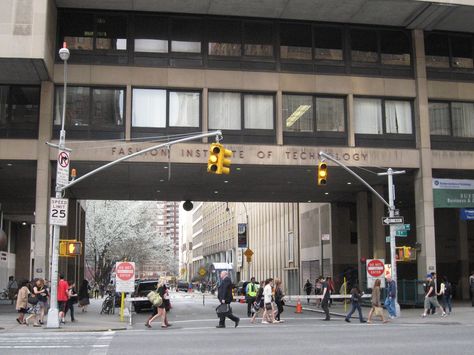 View of campus entrance from across 7th Avenue Fit University, Fashion Institute Of Technology, Fashion Jobs, Nyc Aesthetic, New York Life, Fashion Institute, Technology Fashion, Fashion Business, Best Location