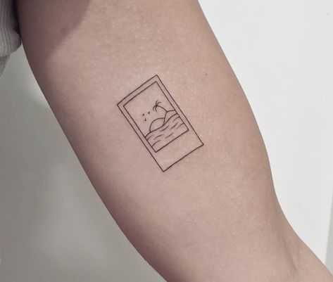 Framed Minimalist Tattoo, Small Rectangle Tattoo, Polaroid Tattoo Ideas Simple, Poloroid Tattoo Simple, Tiny Leg Tattoos Women, Tattoo In Square Frame, Tattoo Square Frame, Polaroid Tattoo Minimalist, Polaroid Frame Tattoo