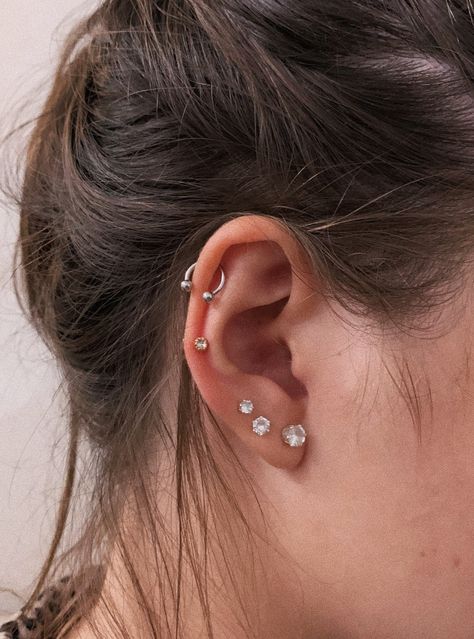 Helix Percinings, Lower Helix Piercing, Mid Helix Piercing, Helix Piercing Ring, Helix Piercing Pain, Ear Piercing For Women, Anti Helix, Cute Cartilage Earrings, Anti Helix Piercing