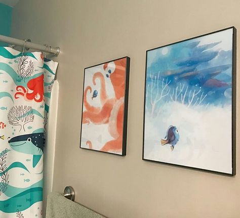 Finding Dori bathroom Disney Luca Bathroom, Nemo Bathroom Ideas, Finding Nemo Bathroom Ideas, Finding Nemo Room, Finding Nemo Bathroom Decor, Finding Nemo Bathroom, Disney Airbnb, Bathroom Decor For Kids, Nemo Bathroom