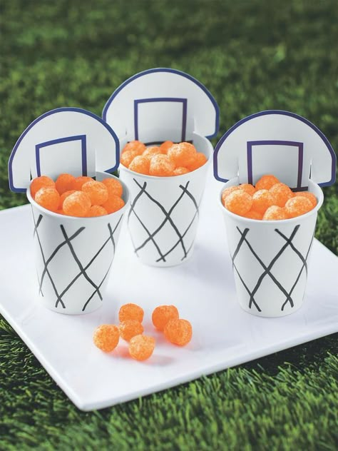 Fun for a basketball party! Sports Theme Snacks Preschool, Sports Vbs, Basketball Snacks, Basketball Party Food, Vbs Snacks, Snacks Diy, Theme Snack, Sports Crafts, Camp Snacks