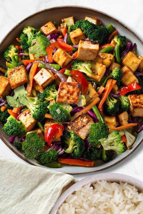 Tofu Vegetable Stir-fry - Vegan Focus Vegan Stir Fry Noodles, Vegan Tofu Stir Fry, Tofu Veggie Stir Fry, Veggie Stir Fry Recipes, Vegetarian Stir Fry, Rice Noodles Stir Fry, Vegan Stir Fry, Vegetable Noodles, Tofu Stir Fry