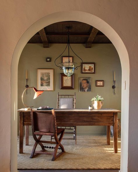 Spanish Style Office, Small Office Makeover, Flat Inspiration, Lone Fox, Spanish Revival Home, Office Gallery Wall, Office Vintage, Classic Interiors, Spanish Style Home