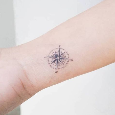 The compass tattoo has long been a favorite among navy officers, sailors, fisherman and other individuals who enjoy the sea. While some people believe that getting a nautical compass tattoo would help them return home, it’s safe to say that getting a great tattoo is always a badass way to show off your personality. Vintage Compass Tattoo, Tattoo Friendship, Traditional Compass Tattoo, Watercolor Compass Tattoo, Feminine Compass Tattoo, Nautical Compass Tattoo, Small Compass Tattoo, Simple Compass Tattoo, Compass Tattoos