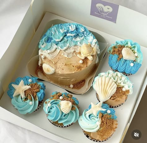 Cupcakes Beach Theme, Beach Theme Party Aesthetic, Birthday Cake Summer Theme, Ocean Desserts, Ocean Themed Cakes, Beach Theme Cakes Birthday, Shell Birthday Cake, Beach Themed Birthday Cakes, Ocean Beach Cake