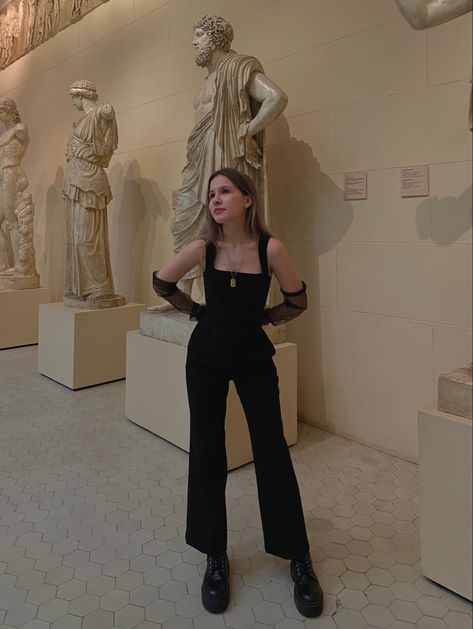 Art Gallery Date Outfit, Art Museum Aesthetic Outfit, Art Museum Date Outfit, Museum Date Outfit, Paintings Museum, Art Gallery Paintings, Sightseeing Outfit, Art Core, Museum Outfit