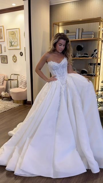 Strapless Cinderella Wedding Dress, Stark White Wedding Dress, Best Wedding Dress For Small Bust, Detachable Ball Gown Wedding Dress, Barbie Inspired Wedding Dress, Wedding Dresses Strapless Ballgown, Outfit For Wedding Dress Shopping, Wedding Dress Inspo Lace, 90s Wedding Dress Vintage