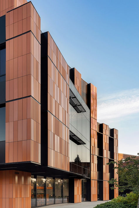 The building counters the tech industry's minimalist, austere aesthetic with a warm, welcoming environment for students and faculty. It features a unique design with a single alveolar ceramic panel, created in eight variations: scratched or smooth, and unglazed, matte, or gloss finish. @gresmanc  #architonic #architecture #facade #exteriordesign #facadedesign #exterior #facadesystem #modernarchitecture #buildingdesign #buildingelements Industrial Architecture Facade, Austere Aesthetic, Concrete Panel Facade, Office Building Facade, Industrial Building Facade, Panel Facade, Industrial Facade, Bill And Melinda Gates, Aesthetic Tech