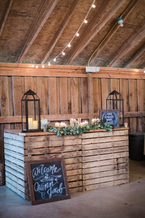 15 Rustic Wooden Pallet Wedding Ideas Rustic Barn Wedding Reception, Bar Wedding Reception, Reception Bar, Pallet Wedding, Deco Champetre, Barn Wedding Reception, Barn Parties, Pallet Decor, Indiana Wedding