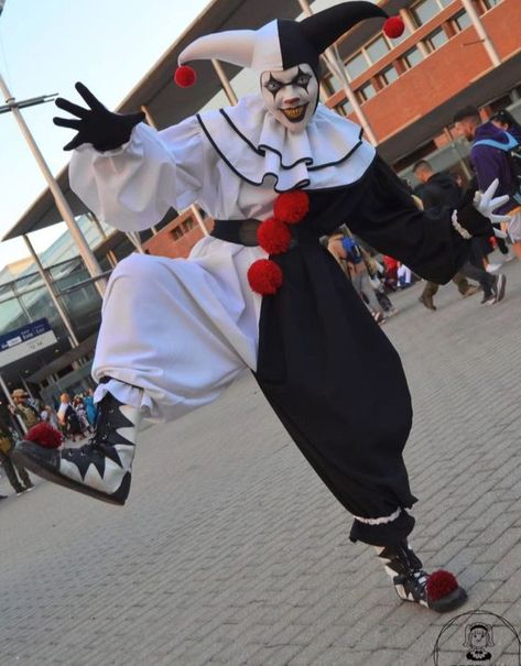 Goth Clown Outfit Male, Clown Reference Photo, Clown Pose Reference, Clown Group, Clown Costume Men, Clown Poses, Emo Clown, Killer Clown Costume, Clown Jumpsuit