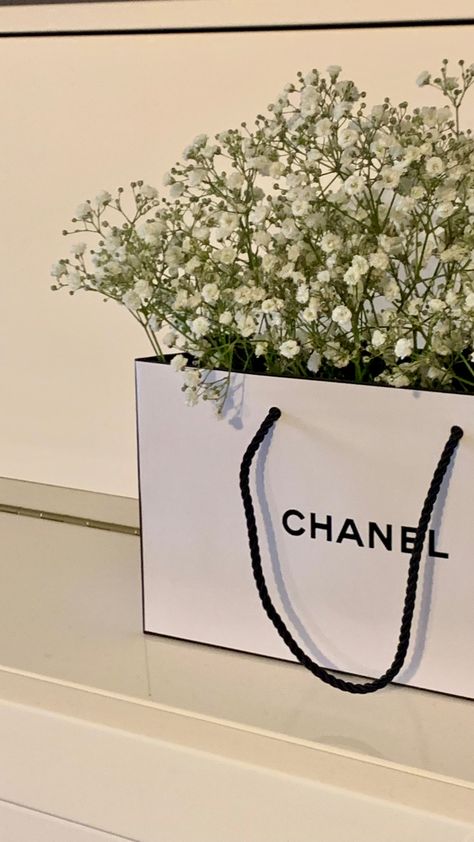 Flowers Bouquet Aesthetic, Chanel Wedding, Ipad Setup, Bouquet Aesthetic, Chanel Flower, Chanel Aesthetic, Bags Aesthetic, Plastic Bag, Chanel Bag