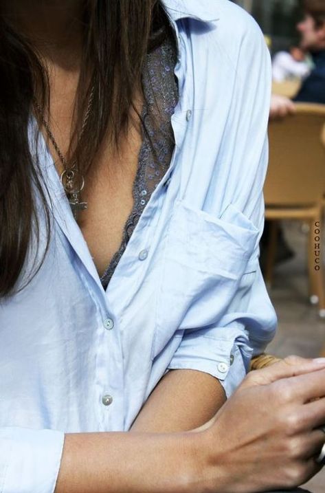 Lace bralettes under a button down shirt is adorable! Cute Outfits With Bralettes, Outfit Bralette, Lace Bra Outfit, Lace Bralette Outfit, Chambray Skirt, Under Shirt, Bralette Outfit, Camila Morrone, Quoi Porter