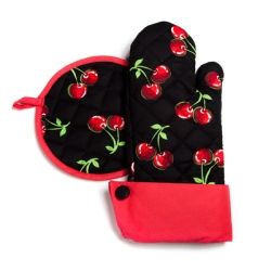 designer oven mitt and hot pad Cherry Kitchen Decor, Rubbermaid Storage, Cherry Kitchen, Kitchen Necessities, Oven Mittens, Cherries Jubilee, Cute Diy Room Decor, Linen Store, Hot Pad