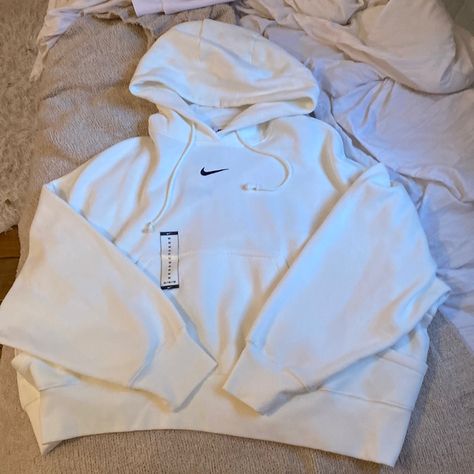 Brand New Never Worn Women’s Medium No Staining Very Soft Birthday Wishlist For Teens, Hoddies Outfits Woman, Nike Clothes Women, Christmas Wishlist For Teens, Nike Hoodie Women, Nike Hoodies For Women, Nike Hoodies, White Nike Hoodie, Tv Clothes