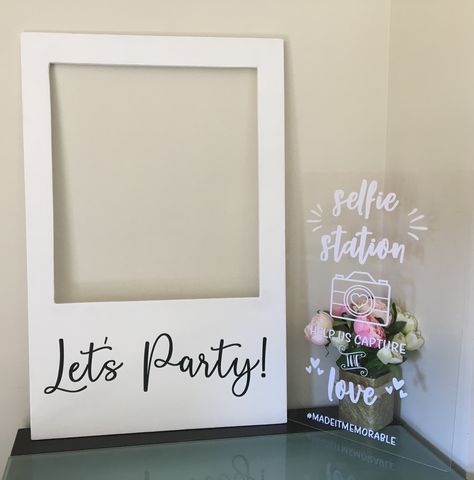 Party Frames Diy Photo Booths, Selfie Station, Selfie Station Ideas, Selfie Frames Ideas Events, Selfie Board Frame Ideas, How To Make Selfie Photo Frame, Photo Prop Frame Birthday, Frame Props, Photo Frame Prop