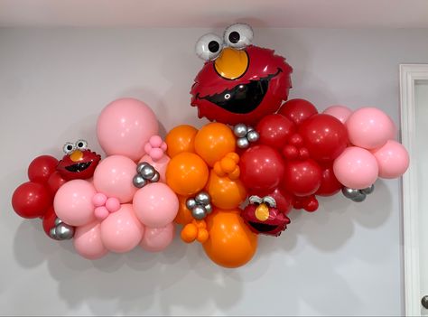 Elmo Balloon Decorations, Elmo Balloon Garland, At Home Birthday Decorations, Elmo Birthday Party Girl, Home Birthday Decorations, Themed Balloon Garland, At Home Birthday, Elmo Birthday Party, Elmo Party