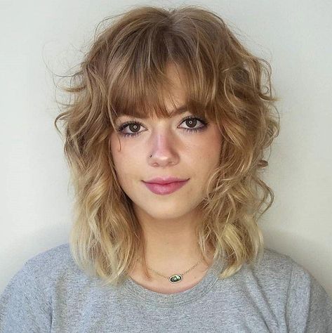 Medium Curly Shag for Fine Hair #haircutsforcurlyhair Kręcony Bob, Shaggy Layered Haircut, Medium Shag Hairstyles, Long Shag Hairstyles, Curly Shag Haircut, Shaggy Bob Haircut, Modern Shag Haircut, Medium Shag Haircuts, Long Shag Haircut