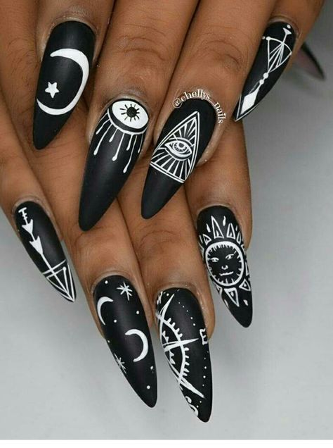 Goth Acrylics, Astrological Nails, Halloween Nail Art Designs, Halloween Nail Art Easy, Black And White Nails, Nail Art Halloween, Witch Nails, Halloween Nails Easy, Witchy Nails