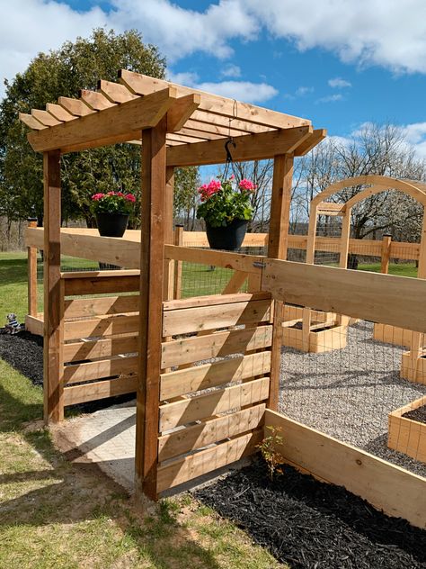 Landscaping Walls, Unique Raised Garden Beds, Cheap Garden Beds, Garden Beds Diy, Diy Raised Garden Beds, Cheap Raised Garden Beds, Colorado Garden, Beds Diy, Raised Garden Bed Plans