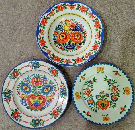 Hand-painted Czechoslovakian plates which belonged to by Grandparents.  If anyone can give me any information about this traditional folk art-significance, meaning, please comment. I am very proud of my Czech heritage and would love to learn more.  My Grandparents were from the Moravian region of Czech Republic. Czech Tattoo, Folk Design, Folk Festival, Easter Traditions, Bohemian Design, Traditional Paintings, Pottery Painting, Slovakia, A Train