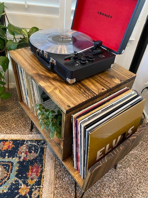 Small Record Table, Midcentury Modern Apartment Bedroom, Table For Record Player, Ikea Record Player Stand, Record Player Table Decor, Wooden Record Player Stand, Turn Table Set Up, Mid Century Modern Apartment Decor, Turn Table Setup