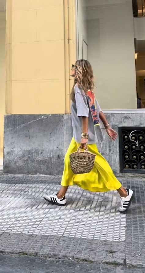 Street Chic Outfits Summer, 2024 Vintage Style, Summer 24 Street Style, Sambas And Dress Outfit, Dressy T Shirt Outfits, Color Mixing Outfits, Summer Los Angeles Outfits, Colorful Sambas Outfit, London Street Style Summer 2024