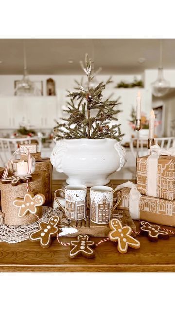 Gingerbread Dining Table Decor, Vintage Gingerbread Decor, Kitchen Gingerbread Christmas Decor, Gingerbread Christmas Centerpieces, Decorating With Gingerbread Theme, Gingerbread House Tablescape, Neutral Gingerbread Christmas Decor, Neutral Gingerbread Decor, Gingerbread Christmas Theme