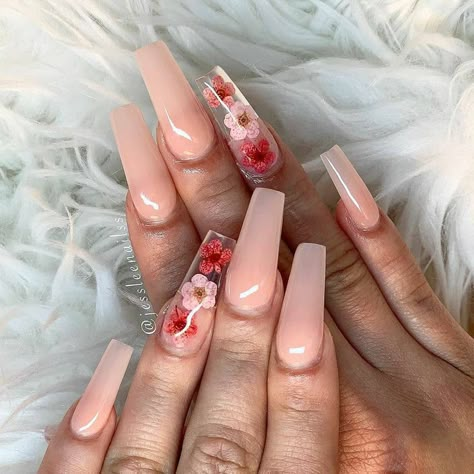 Floral coffin nails 💅 Peach Acrylic Nails, Pedicure Gel, Fruit Nails, Summer Acrylic Nails, Acrylic Nail Art, Fabulous Nails, Coffin Nails Designs, Accent Nails, Art Nails