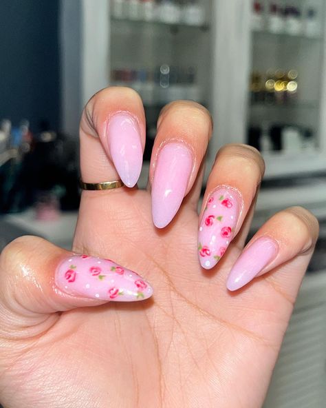 Melanie Martinez Nails Style, Nails Roses Design Flowers, Coquette Flower Nails, Croquette Nails Pink, Light Pink Floral Nails, Pink Nails With Roses, Pink Birthday Nails Almond, Ballet Core Nails, Pink Nails With Flower Design