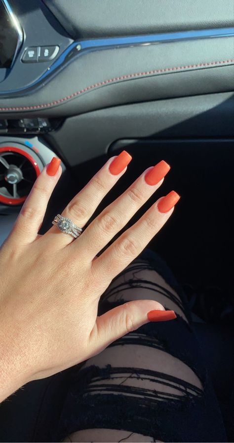 Burnt Orange Short Nails, Solid Color Acrylic Nails Fall, Burnt Orange Acrylic Nails, Dark Orange Nails, Gel Nails Stiletto, Fall Orange Nails, Burnt Orange Nails, Solid Color Acrylic Nails, Black Press On Nails