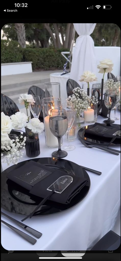 Wedding Black Decorations Classy, Black Apothecary Jars, Black And White Elegant Party Decor, Modern Black And White Wedding Decor Table, Black White And Silver Table Decorations, All Black Wedding Black People, Black And Grey Wedding Decorations, Bridal Ideas Wedding, Black White And Silver Wedding Reception