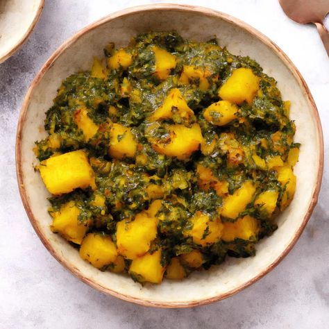 Aloo Palak Recipe, Indian Buffet, Palak Recipe, Aloo Palak, Potato Curry Recipe, Indian Feast, Potato Curry, Vegetable Curry, Spinach Recipes