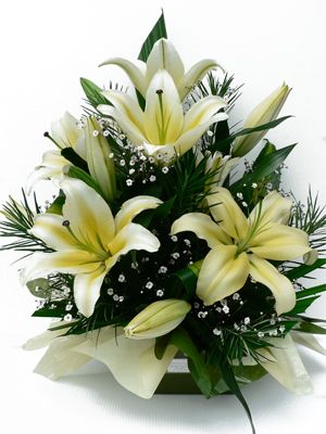 Lily Arrangement, Dekoratívne Vence, Basket Flower Arrangements, Modern Floral Arrangements, Tropical Flower Arrangements, Large Flower Arrangements, Flower Arrangement Designs, Church Flower Arrangements, Creative Flower Arrangements