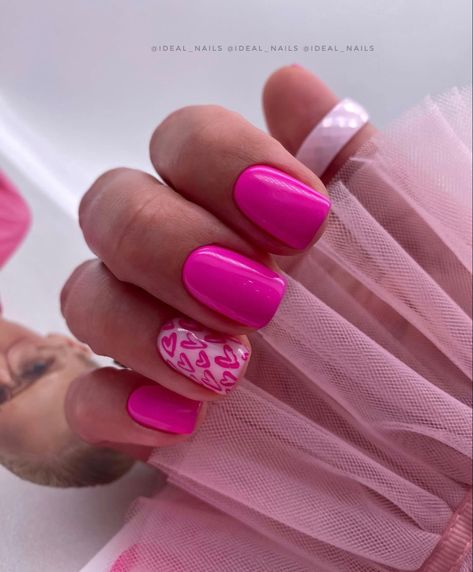 Gel Nails For Summer, Gel Nail Trends, Nail Painting Tips, Chic Nail Ideas, Euphoria Nails, Bright Pink Nails, Pink Summer Nails, Barbie Nails, Pink Chrome Nails