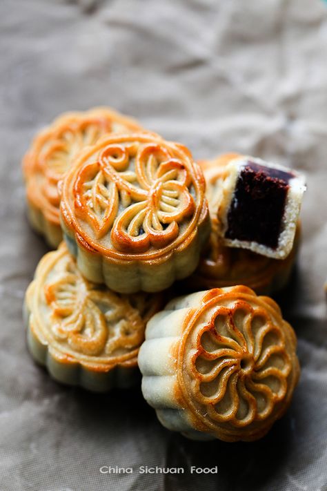 Chinese Mooncake (Yue Bing)—Traditional Version | China Sichuan Food Lunar Festival, Chinese Moon Cake, Chinese Cake, Mooncake Recipe, Bean Cakes, Chinese Dessert, Asian Desserts, Mooncake, Almond Cookies