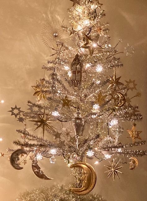 Moon And Star Christmas Tree, Moon Christmas, Silver And Gold Christmas Aesthetic, Moon And Stars Christmas Tree, Gold Christmas Aesthetic, Celestial Christmas Tree, Theme Christmas Tree Ideas, Celestial Christmas, Victorian Christmas Decorations