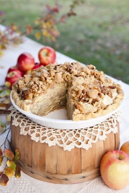 Apple Pie Wedding Cake, Pie Table Display, Wedding Pies Instead Of Cake, Cutie Pie Baby Shower Theme Decor, Pie Party Decorations, Apple Pie Wedding, Pies For Wedding, Pie Party Ideas, Pie Baby Shower Theme