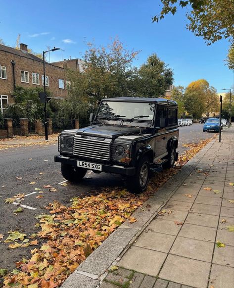 Old Land Rover, Range Finder, Hunting Life, Fallen London, Countryside House, Mustang Gt, Land Rover Defender, Country Life, Range Rover