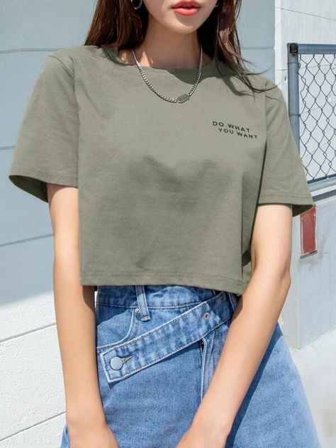 DAZY Camiseta con estampado de slogan de cuello redondo | SHEIN Loose Crop Top Outfits, Baggy Crop Top, Loose Crop Top, Clothing Shopping, Crop Top Outfits, Round Neck Tees, Tshirt Outfits, Women T Shirts, Casual Style Outfits