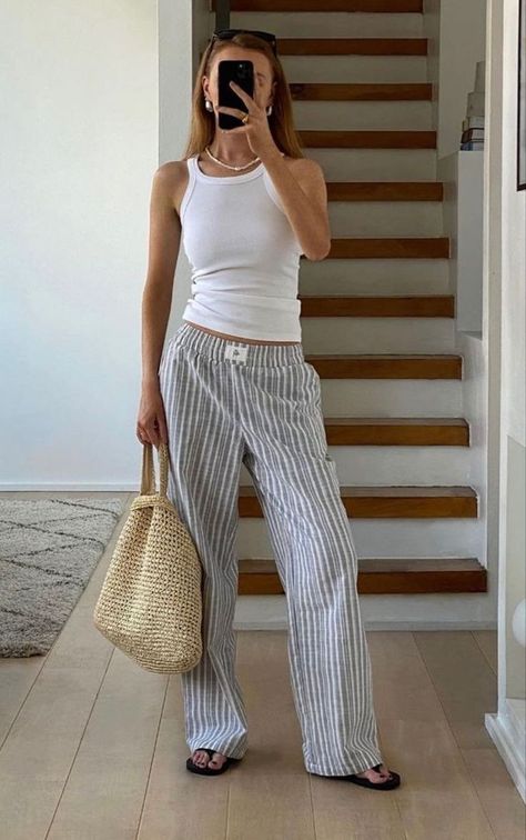 Linen Pants Outfit, Europe Outfits, Paris Mode, Outfit Inspo Summer, Looks Party, Euro Summer, Stockholm Fashion, Summer Inspo, Mode Inspo