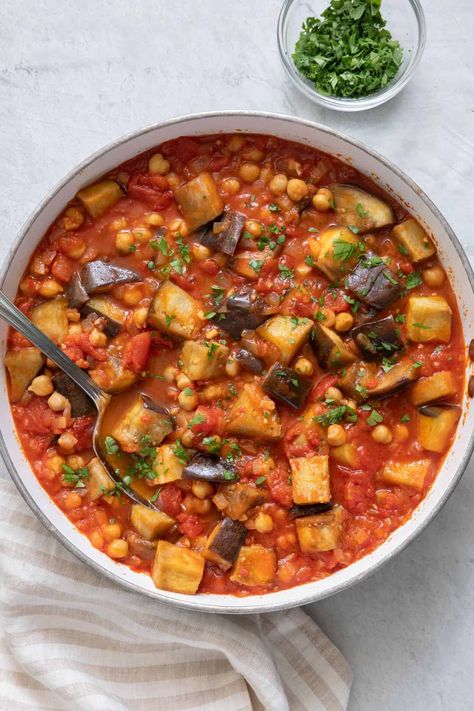 Chickpea Ratatouille, Healthy Ramadan Recipes, Eggplant Stew, Vegetarian Stew, Savory Rice, Tomato Gravy, Vegetarian Sides, Chickpea Stew, Couscous Recipes