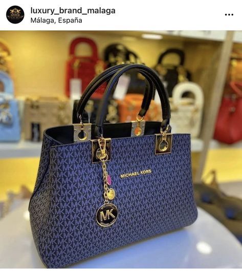 High End Handbags, Fancy Bags, Pretty Bags, Cute Purses, Michael Kors Hamilton, Lady Dior Bag, Luxury Handbags, Purses And Handbags, Casual Style