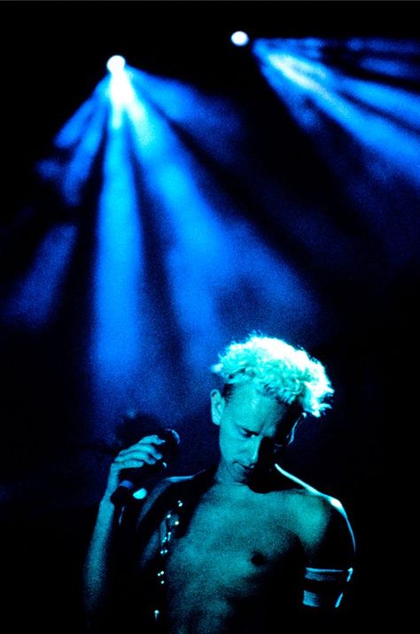 Martin Gore Mr Martin, Martin Gore, Dave Gahan, Band Pictures, Forever Grateful, Great Bands, Fall Asleep, Classic Rock, Fast Fashion