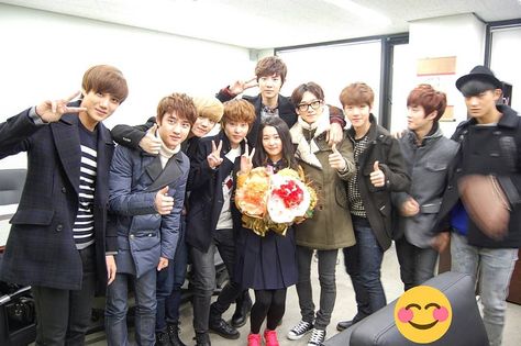 Seulgi w/ EXO at SOPA Graduation OMG!!!! SEULGI TAO LUHAN IN ONE FRAME🔥🔥🔥🔥🔥🔥🔥🔥🔥 #레드벨벳 #강슬기 #redvelvet #seulgi #irene #wendy #joy #슬기 #아이린… Sopa School, Bigbang Yg, Redvelvet Seulgi, Exo Red Velvet, Bts And Exo, School Uniforms, Do Kyungsoo, Remember When, Luhan