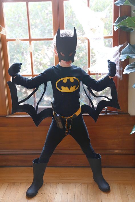 Batman Costume Kids, Kids Batman Costume, Simple Batman Costume, Batman Custome Halloween, Easy Diy Batman Costume, Diy Batman Costume, Batman Diy Costume, Homemade Batman Costume, Batman Villain Costumes