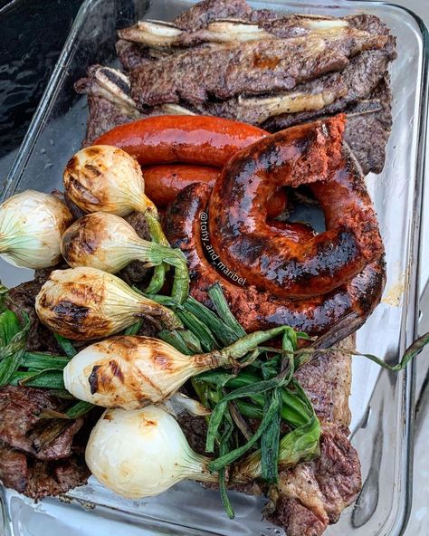 Carne Asada Cookout, Carne Asada Plate Ideas, Mexican Carne Asada Party, Carne Asada Plate, Mexican Bbq Ideas, Carne Asada Party, Carne Asada Aesthetic, Mexican Carne Asada, Mexican Bbq